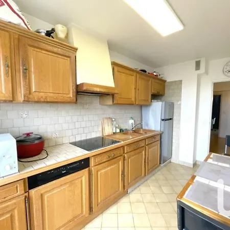 Lit Double Proche Gare Et Toutes Commodites Homestay Evry-Courcouronnes